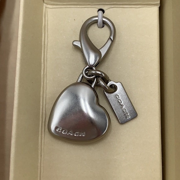 🌸NEW! Coach Gift Set. Wristlet with Charms🌸 - Picture 5 of 9